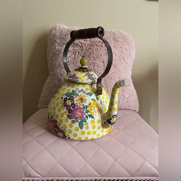 MaxKenzie-Childs RETIRED Buttercup Tea Kettle NWT 3 Quart 🩷 - Picture 3 of 8